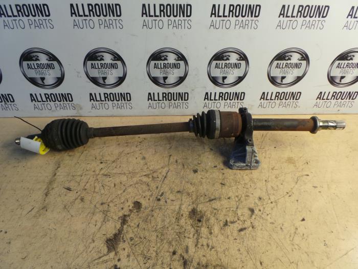 Front drive shaft, right from a Renault Clio III (BR/CR) 1.4 16V 2009