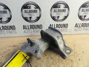 Used Engine mount Renault Clio III (BR/CR) 1.4 16V Price on request offered by AllroundCarParts