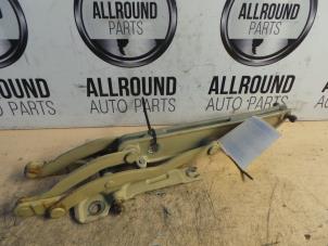 Used Tailgate hinge BMW 3 serie (E46/4) 320d 16V Price on request offered by AllroundCarParts