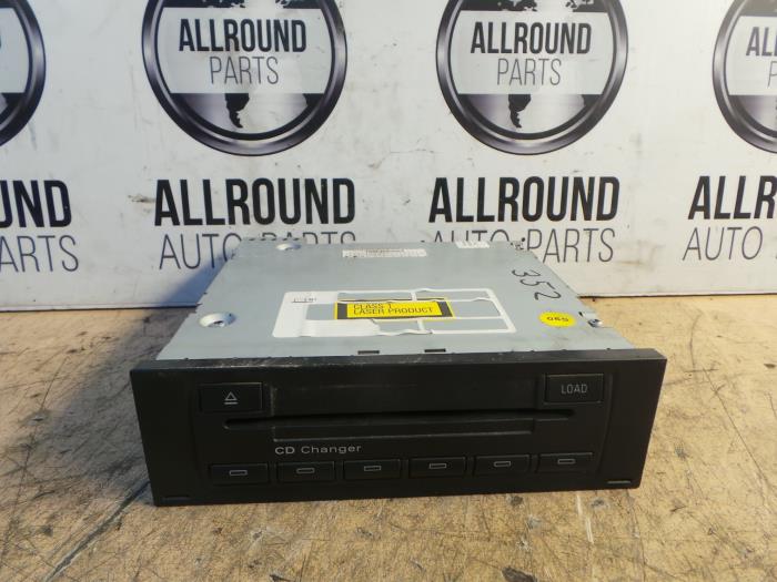 CD changer from a Audi A4 (B7) 1.9 TDI 2007