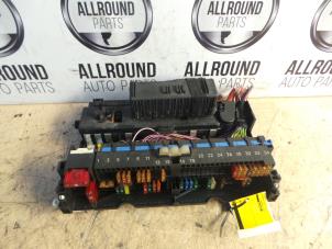 Used Fuse box BMW 3 serie (E46/4) 320d 16V Price on request offered by AllroundCarParts