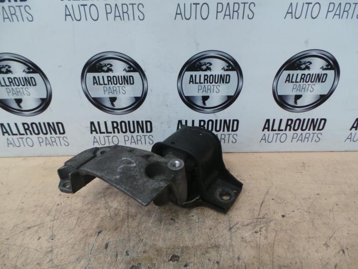Used Engine mount Renault Scénic II (JM) Price on request offered by AllroundCarParts