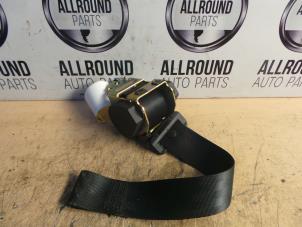 Used Rear seatbelt, right Peugeot 307 CC (3B) 2.0 16V Price on request offered by AllroundCarParts