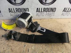 Used Rear seatbelt, left Opel Vectra C GTS 1.9 CDTI 16V Price on request offered by AllroundCarParts