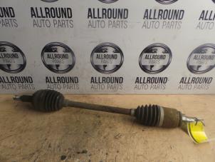 Used Front drive shaft, left Renault Clio III (BR/CR) Price € 25,00 Margin scheme offered by AllroundCarParts
