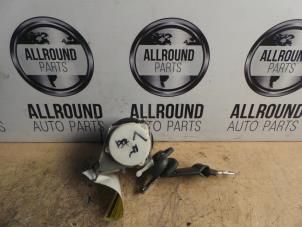 Used Rear seatbelt, left Renault Clio III (BR/CR) Price on request offered by AllroundCarParts