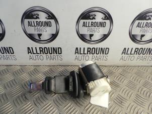 Used Rear seatbelt, centre Renault Clio III (BR/CR) Price € 35,00 Margin scheme offered by AllroundCarParts