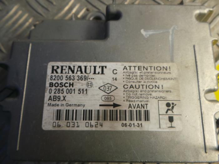Airbag Module from a Renault Clio III (BR/CR)  2006