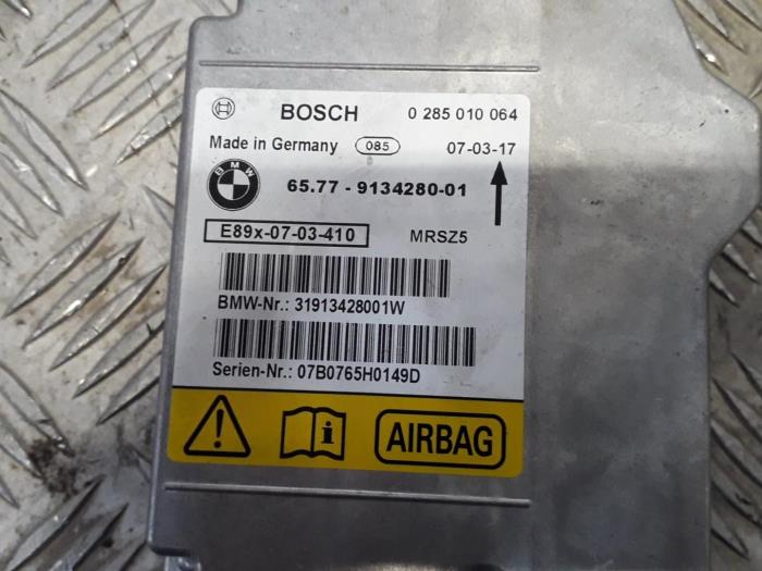 Airbag Module from a BMW 3 serie (E90) 318i 16V 2007