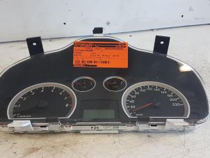 Used Instrument panel Hyundai Santa Fe I 2.0 16V 4x2 Price € 145,00 Margin scheme offered by Autodemontagebedrijf Smit