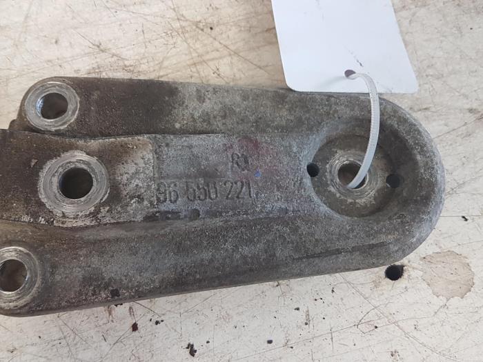 Used Engine mount Chevrolet Lacetti (KLAN) 1.6 16V Price € 25,00 Margin scheme offered by Autodemontagebedrijf Smit