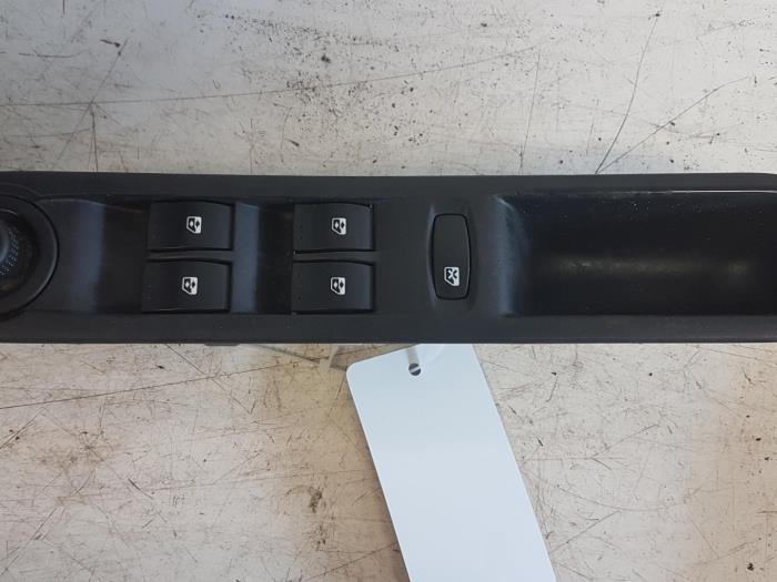 Usados Interruptor combinado de ventanillas Renault Espace (JK) 2.0 Turbo 16V Grand Espace Precio € 30,00 Norma de margen ofrecido por Autodemontagebedrijf Smit