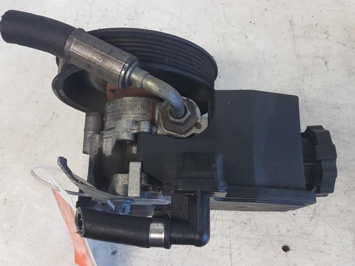 Usagé Pompe de direction Mercedes C (W202) 2.2 C-200 CDI 16V Prix € 25,00 Règlement à la marge proposé par Autodemontagebedrijf Smit