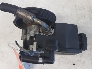 Used Power steering pump Mercedes C (W202) 2.2 C-200 CDI 16V Price € 50,00 Margin scheme offered by Autodemontagebedrijf Smit
