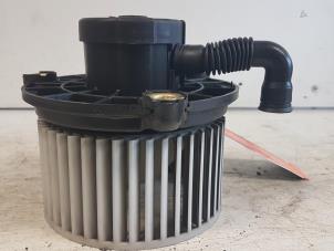 Usados Motor de ventilador de calefactor Hyundai Matrix 1.6 16V Precio € 35,00 Norma de margen ofrecido por Autodemontagebedrijf Smit