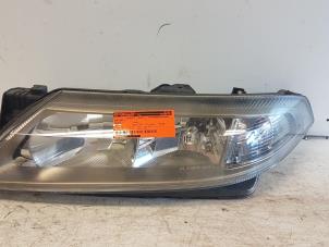 Used Headlight, left Renault Laguna II Grandtour (KG) 1.8 16V Price € 55,00 Margin scheme offered by Autodemontagebedrijf Smit