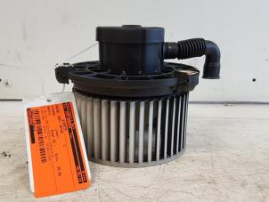 Usados Motor de ventilador de calefactor Hyundai Matrix 1.6 16V Precio € 35,00 Norma de margen ofrecido por Autodemontagebedrijf Smit