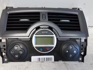 Used Heater control panel Renault Megane II Grandtour (KM) 2.0 16V Price € 45,00 Margin scheme offered by Autodemontagebedrijf Smit
