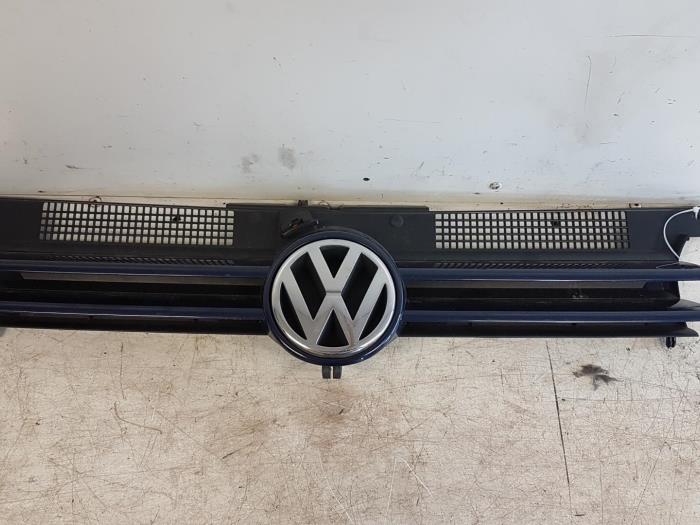 Begagnade Grill Volkswagen Golf IV (1J1) 1.4 16V Pris € 25,00 Marginaltabell erbjuds av Autodemontagebedrijf Smit