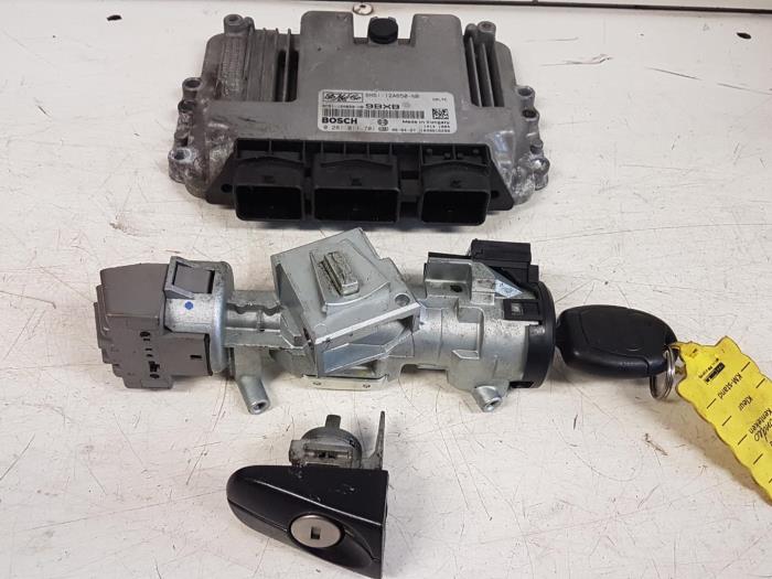 Used Ignition lock + computer Ford Focus 2 Wagon 1.6 TDCi 16V 90 Price € 95,00 Margin scheme offered by Autodemontagebedrijf Smit