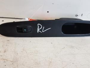 Gebrauchte Elektrisches Fenster Schalter Kia Rio (DC22/24) 1.5 RS,LS 16V Preis € 15,00 Margenregelung angeboten von Autodemontagebedrijf Smit
