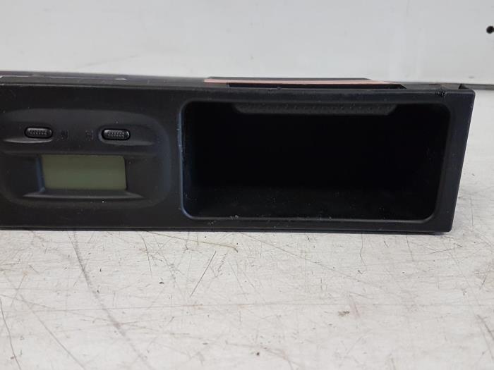 Begagnade Innerdisplay Mazda Demio (DW) 1.5 16V Pris € 15,00 Marginaltabell erbjuds av Autodemontagebedrijf Smit