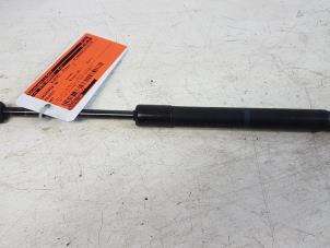 Used Rear gas strut, right Peugeot 407 Price on request offered by Autodemontagebedrijf Smit