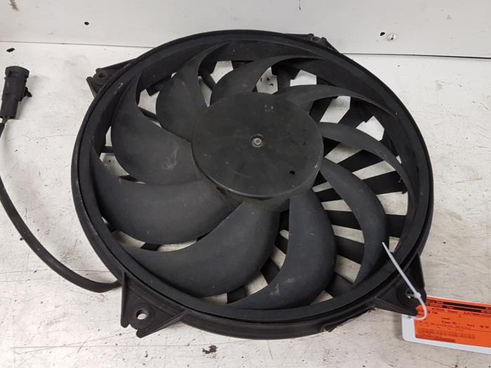 Gebrauchte Kühlerventilator Lancia Phedra 2.0 16V Preis € 50,00 Margenregelung angeboten von Autodemontagebedrijf Smit