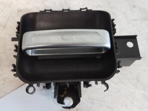 Used Sliding door handle, left Lancia Phedra 2.0 16V Price € 25,00 Margin scheme offered by Autodemontagebedrijf Smit