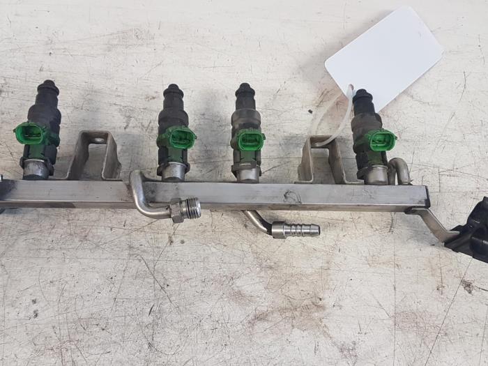 Usagé Système d'injection Volkswagen Passat (3B3) 2.0 Prix € 70,00 Règlement à la marge proposé par Autodemontagebedrijf Smit