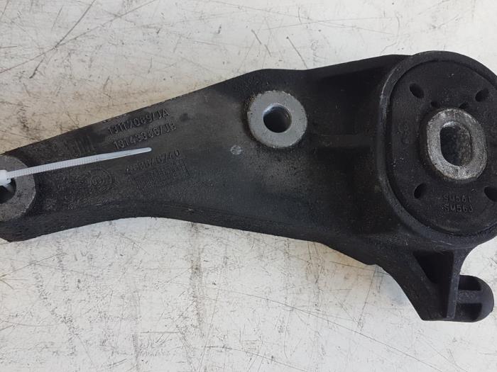 Gearbox mount from a Opel Corsa C (F08/68) 1.3 CDTi 16V 2004