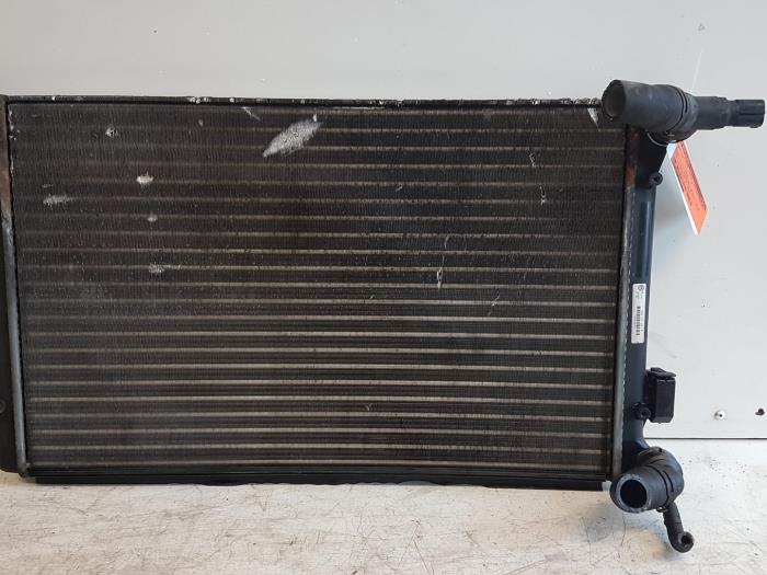 Usagé Radiateur Volkswagen Caddy III (2KA,2KH,2CA,2CH) 2.0 SDI Prix € 25,00 Règlement à la marge proposé par Autodemontagebedrijf Smit