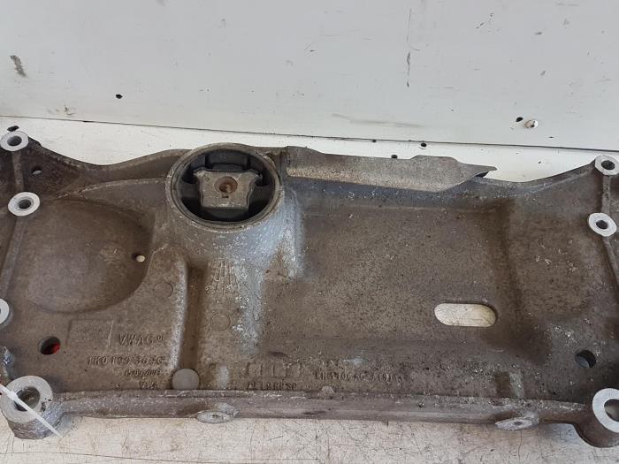 Usagé Faux châssis Volkswagen Caddy III (2KA,2KH,2CA,2CH) 2.0 SDI Prix € 25,00 Règlement à la marge proposé par Autodemontagebedrijf Smit