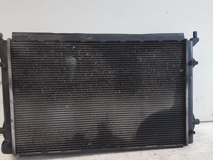Usagé Radiateur Volkswagen Caddy III (2KA,2KH,2CA,2CH) 2.0 SDI Prix € 75,00 Règlement à la marge proposé par Autodemontagebedrijf Smit