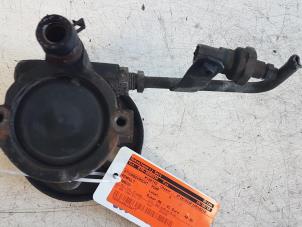 Usados Bomba de dirección asistida Renault Kangoo Precio € 40,00 Norma de margen ofrecido por Autodemontagebedrijf Smit