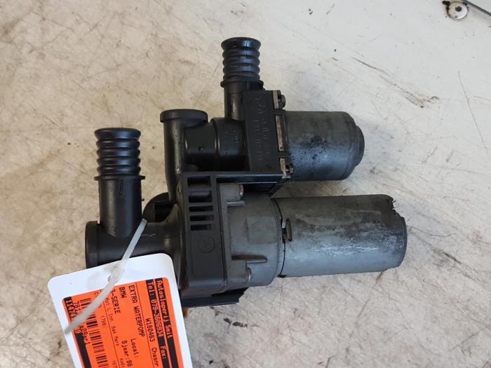Begagnade Extra vattenpump BMW 3-Serie Pris € 25,00 Marginaltabell erbjuds av Autodemontagebedrijf Smit