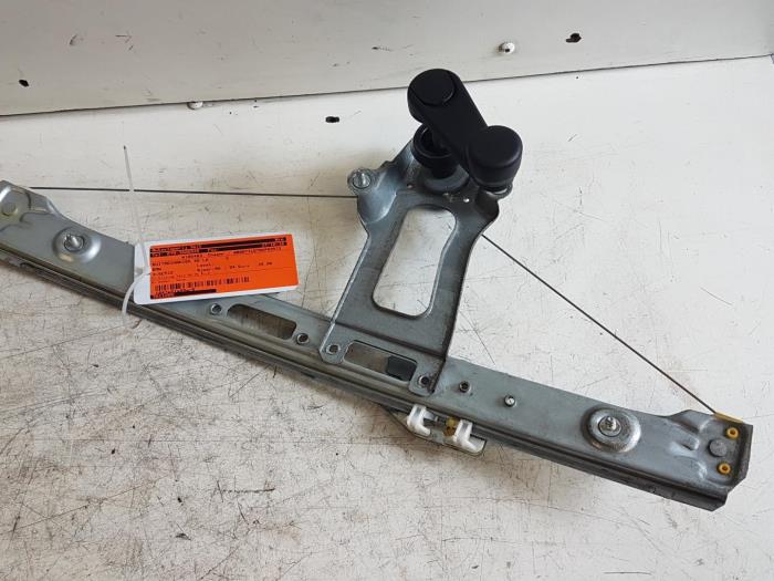 Door manual window regulator