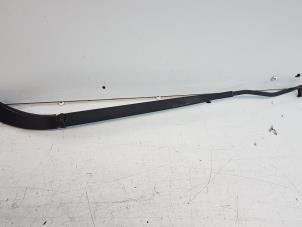 Used Front wiper arm Renault Megane Price on request offered by Autodemontagebedrijf Smit
