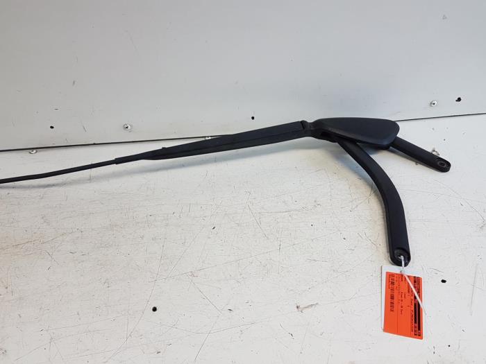 Front wiper arm from a Renault Megane