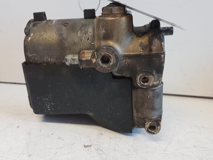 Begagnade ABS-pump Mercedes SL Pris € 40,00 Marginaltabell erbjuds av Autodemontagebedrijf Smit