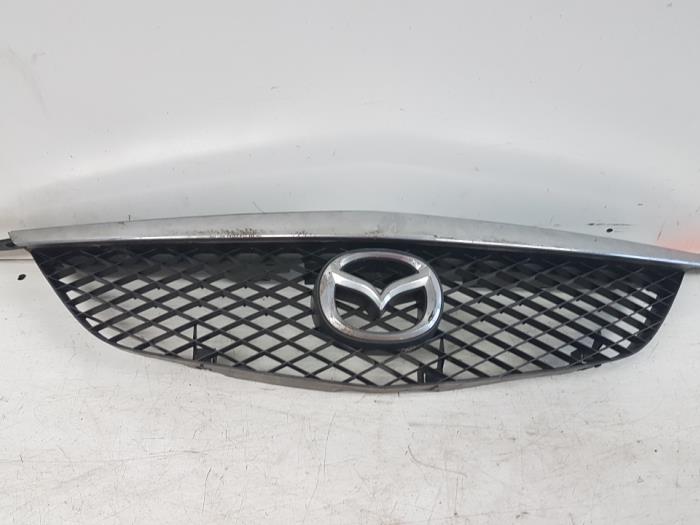 Używane Grill Mazda Premacy Cena € 20,00 Procedura marży oferowane przez Autodemontagebedrijf Smit