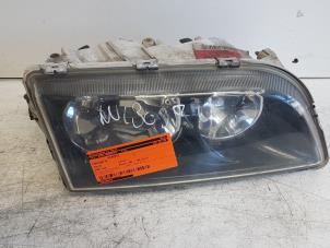 Used Headlight, right Volvo S40/V40 Price on request offered by Autodemontagebedrijf Smit