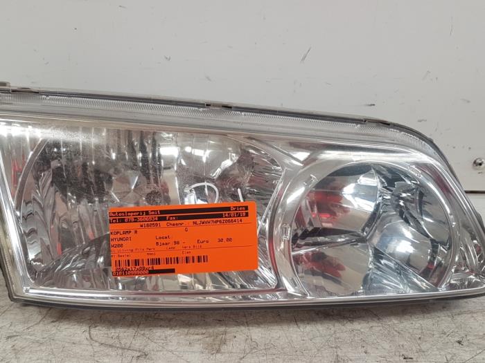 Używane Reflektor prawy Hyundai H200 Cena € 30,00 Procedura marży oferowane przez Autodemontagebedrijf Smit