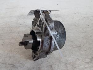 Used Oil pump Opel Combo Price on request offered by Autodemontagebedrijf Smit
