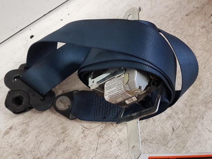 Begagnade Främre säkerhetsbälte, vänster Opel Agila Pris € 40,00 Marginaltabell erbjuds av Autodemontagebedrijf Smit