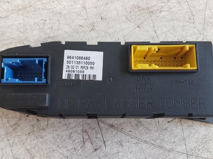 Używane Modul Comfort Peugeot 607 Cena na żądanie oferowane przez Autodemontagebedrijf Smit