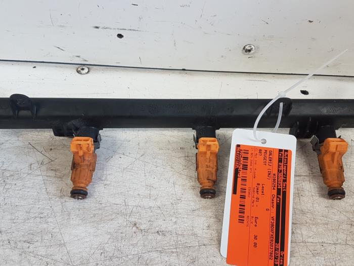 Usagé Système d'injection Peugeot 607 Prix € 30,00 Règlement à la marge proposé par Autodemontagebedrijf Smit