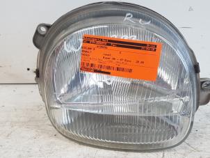 Używane Reflektor prawy Renault Twingo Cena € 20,00 Procedura marży oferowane przez Autodemontagebedrijf Smit