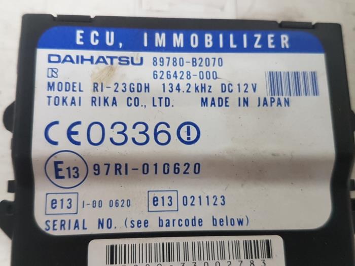 Zündschloss + Steuergerät van een Daihatsu Cuore (L251/271/276) 1.0 12V DVVT 2003