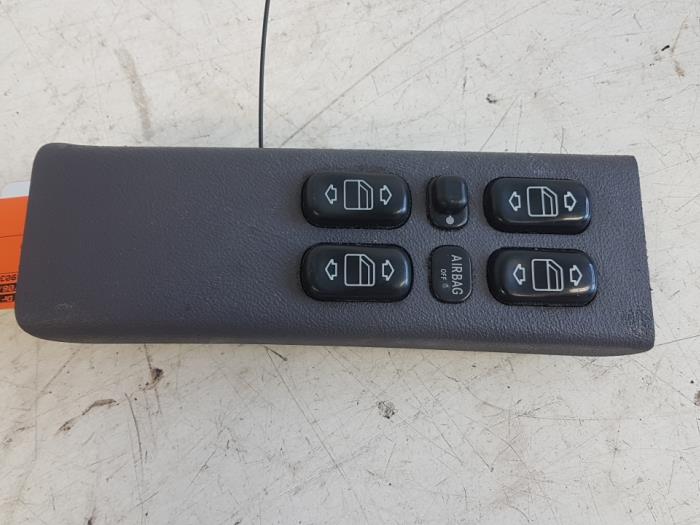Usados Interruptor combinado de ventanillas Mercedes A (W168) 1.4 A-140 Precio € 20,00 Norma de margen ofrecido por Autodemontagebedrijf Smit